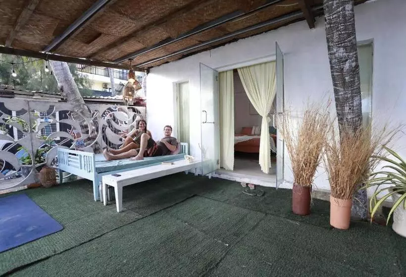 Eva Hut Mui Ne Beach Hostel