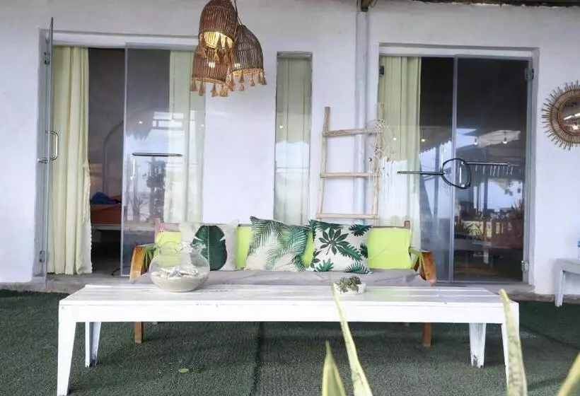 Eva Hut Mui Ne Beach Hostel