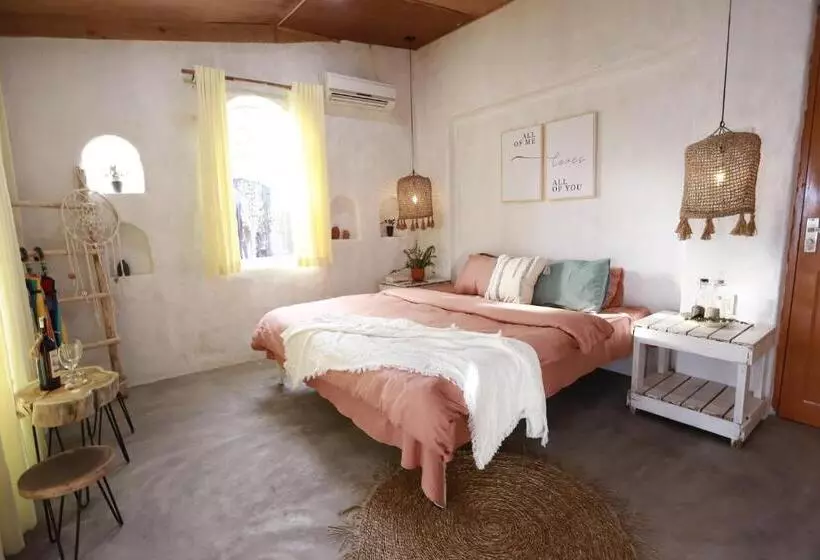 Eva Hut Mui Ne Beach Hostel