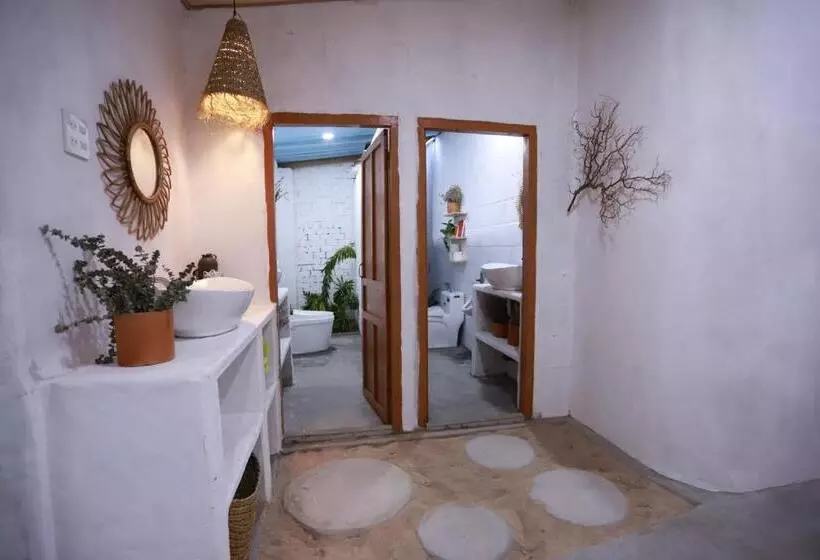 Eva Hut Mui Ne Beach Hostel