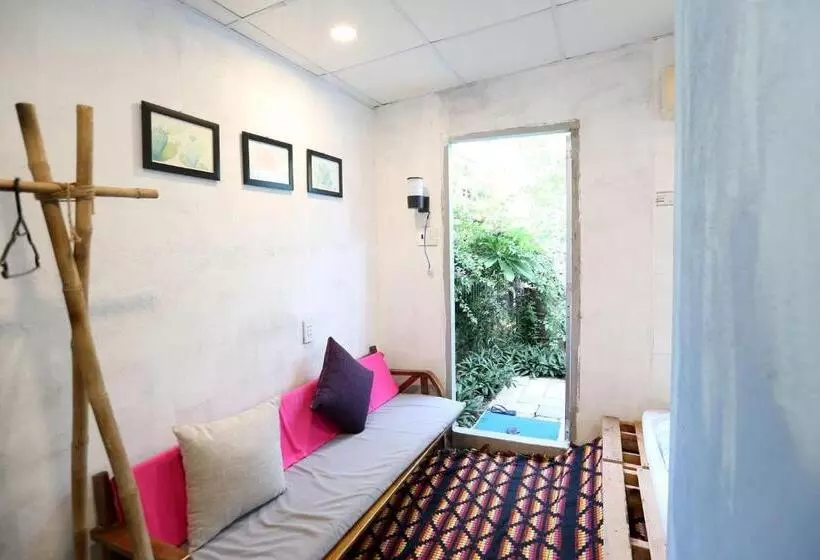 Eva Hut Mui Ne Beach Hostel