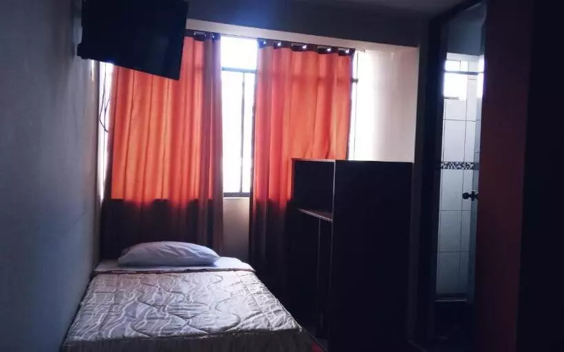 ユースホステル Cálido Hostal