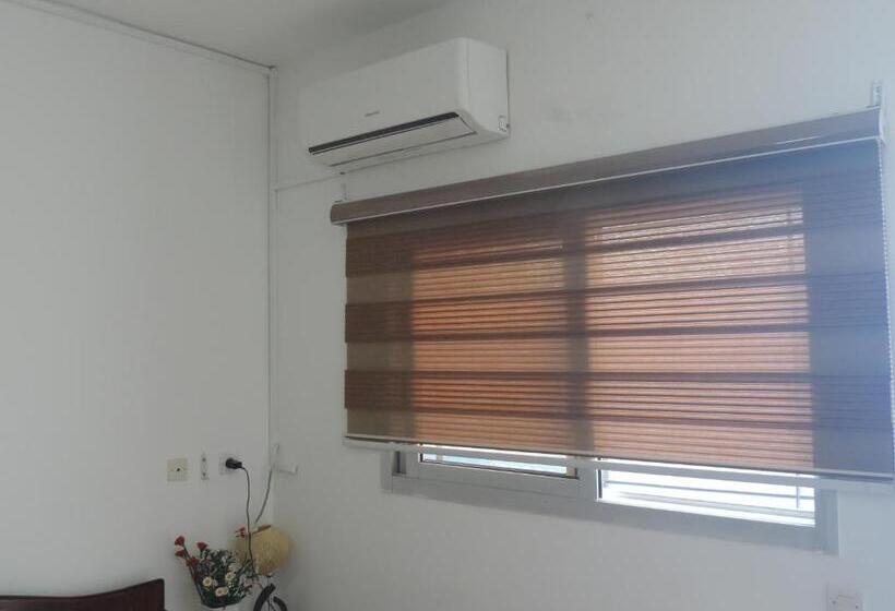 تختخواب و صبحانه Happy Welcome Bietry