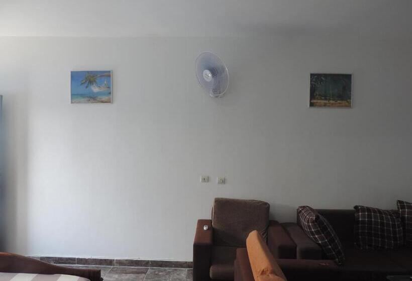 تختخواب و صبحانه Happy Welcome Bietry