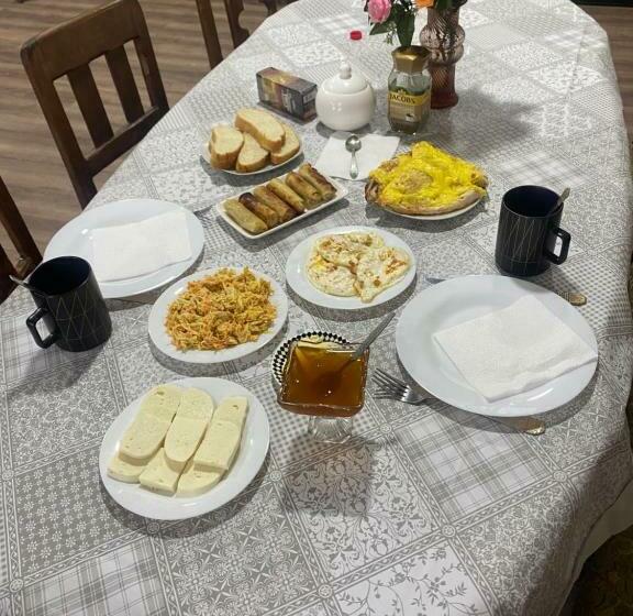 پانسیون Iuri Udesiani S Guesthouse