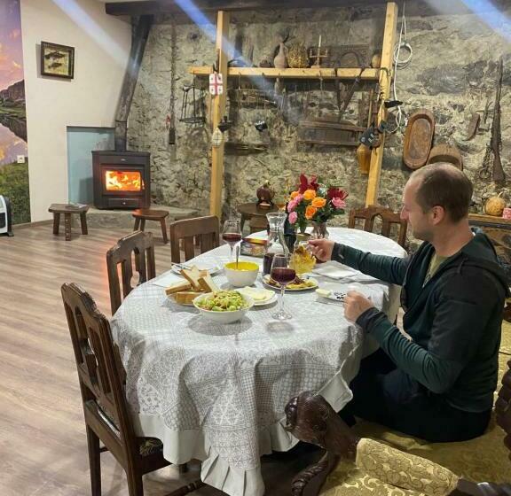 پانسیون Iuri Udesiani S Guesthouse