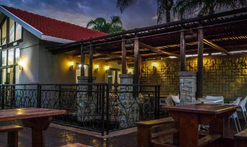 בית מלון כפרי Machauka Lodge