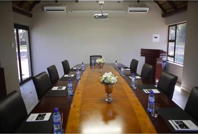 בית מלון כפרי Machauka Lodge