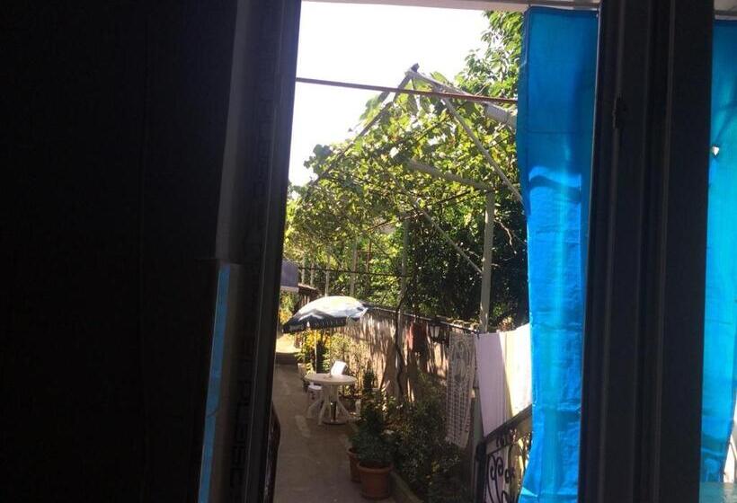 پانسیون Batumi Guesthouse 28a
