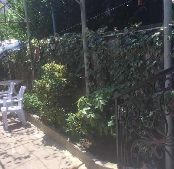 پانسیون Batumi Guesthouse 28a
