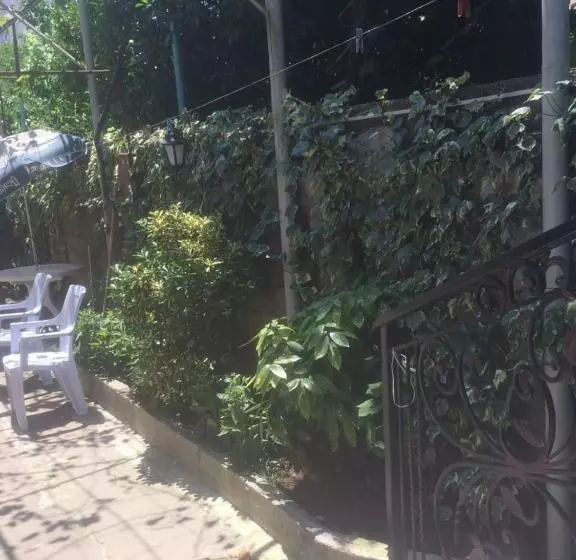 پانسیون Batumi Guesthouse 28a