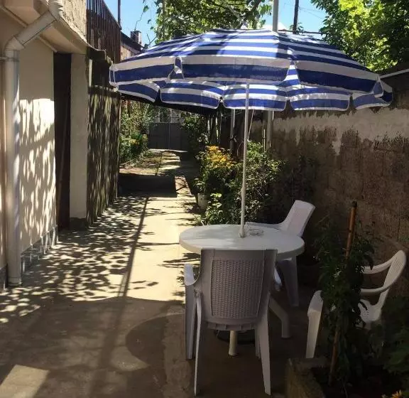 پانسیون Batumi Guesthouse 28a