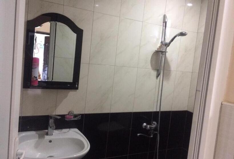 پانسیون Batumi Guesthouse 28a