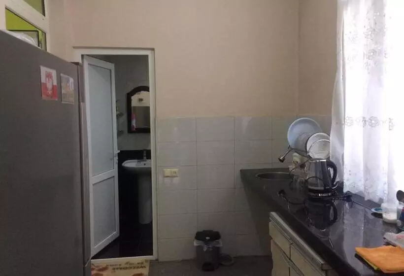 پانسیون Batumi Guesthouse 28a