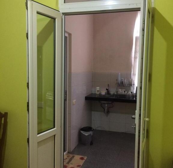 پانسیون Batumi Guesthouse 28a