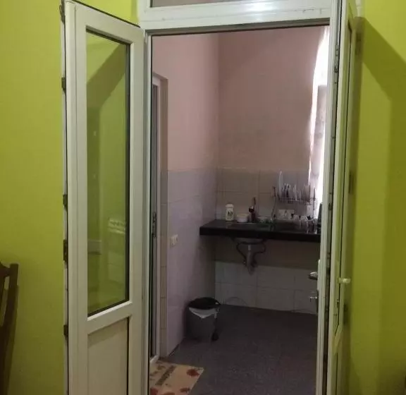 پانسیون Batumi Guesthouse 28a