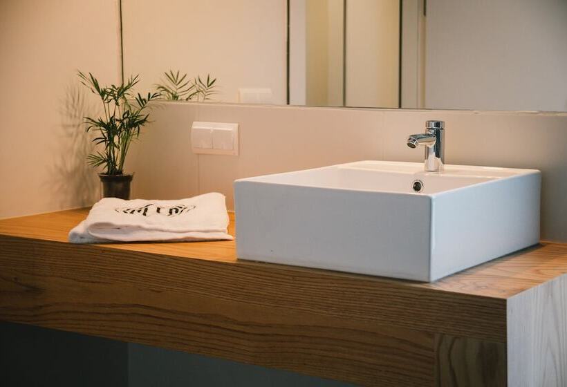 Plea Beach House Hostel