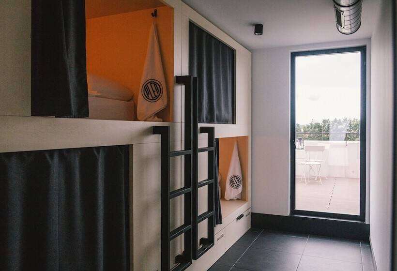 Plea Beach House Hostel