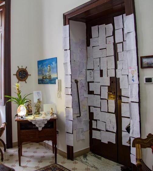 تختخواب و صبحانه Parthenope's Home