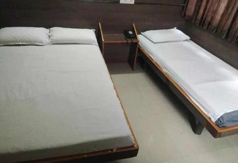 هتل Sri Saraswathi Lodge