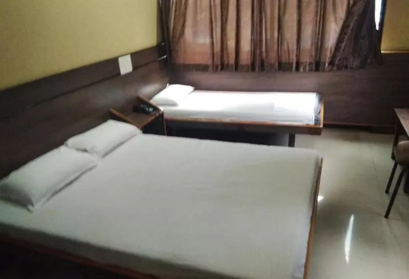 هتل Sri Saraswathi Lodge