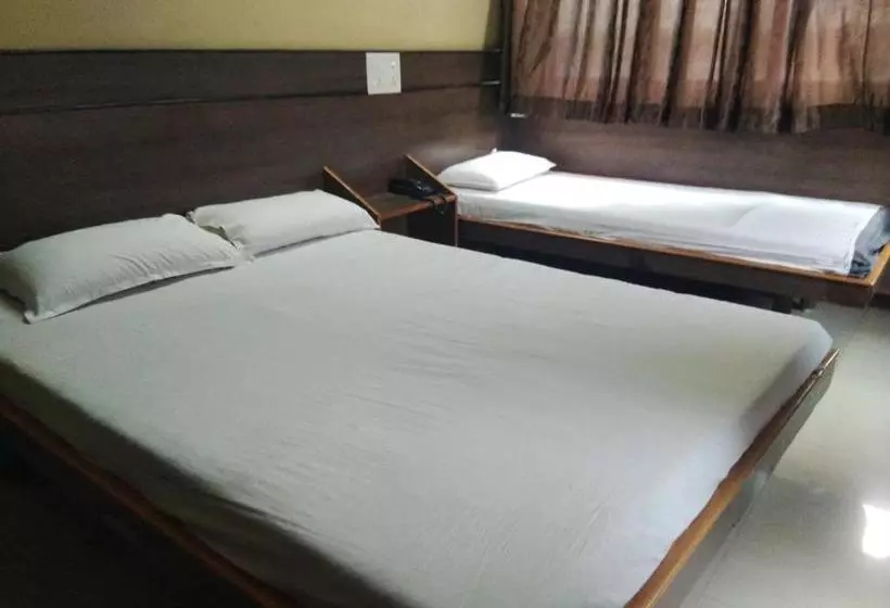 هتل Sri Saraswathi Lodge