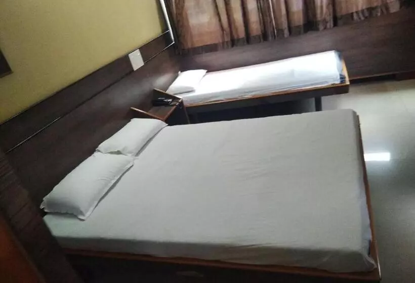 هتل Sri Saraswathi Lodge