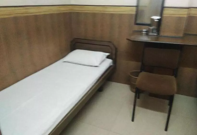 هتل Sri Saraswathi Lodge