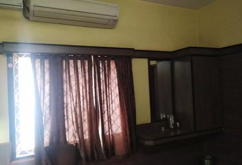 هتل Sri Saraswathi Lodge