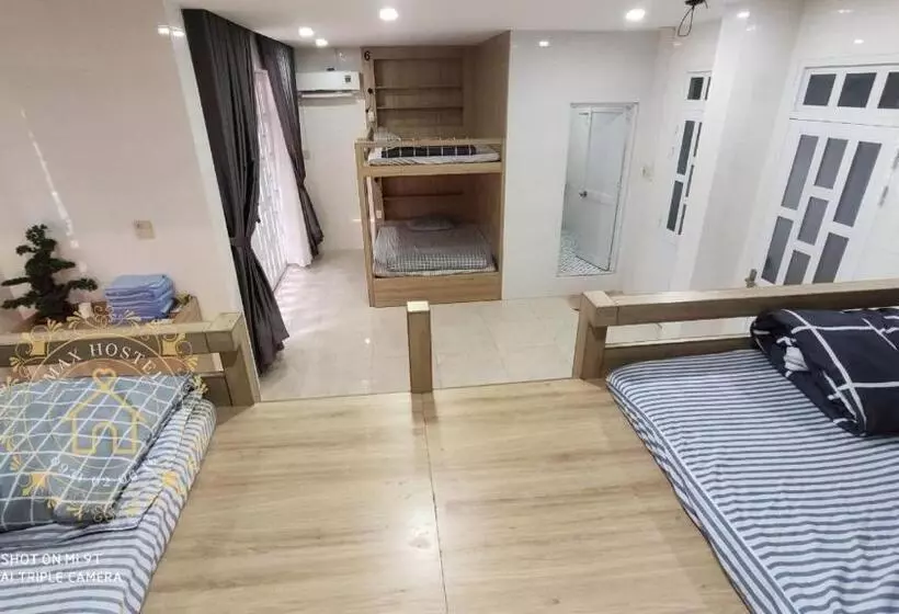 تختخواب و صبحانه Max Hostel