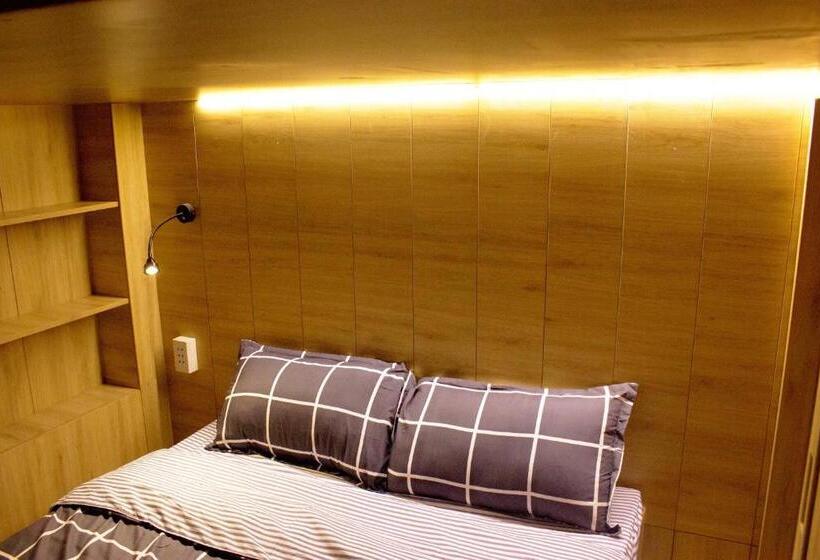 تختخواب و صبحانه Max Hostel