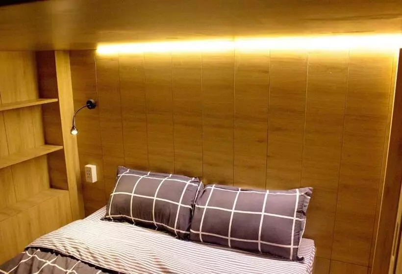 تختخواب و صبحانه Max Hostel