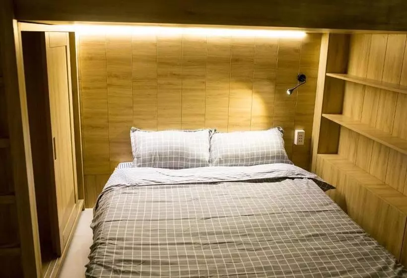 تختخواب و صبحانه Max Hostel