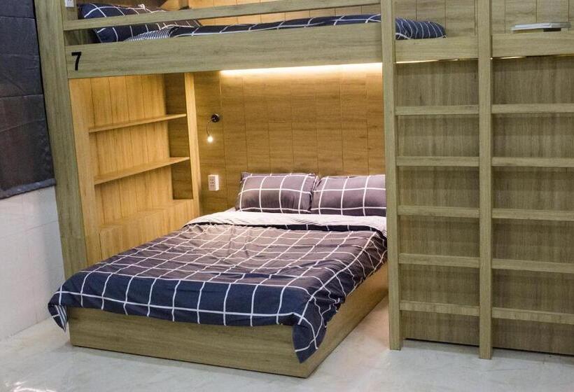 تختخواب و صبحانه Max Hostel