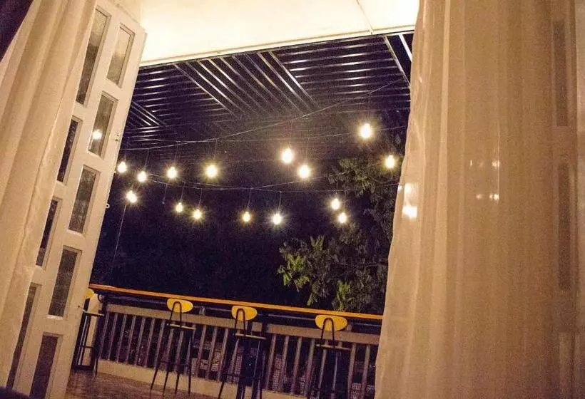 تختخواب و صبحانه Max Hostel