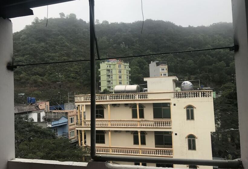 Cong Khanh Hotel Hostel