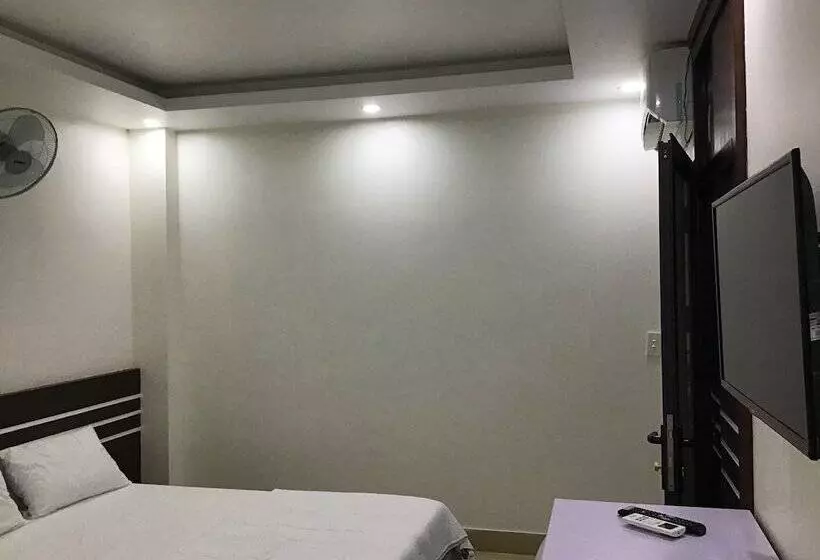 Cong Khanh Hotel   Hostel