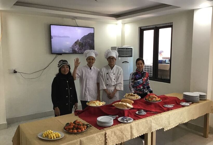 Cong Khanh Hotel Hostel