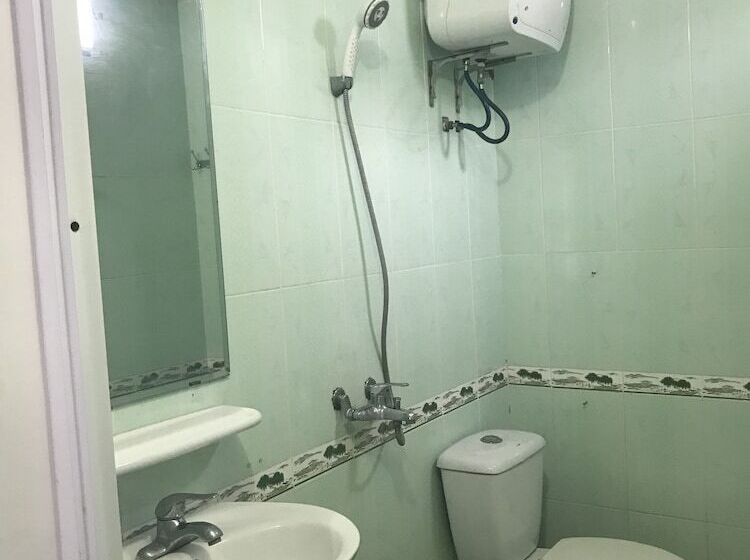 Cong Khanh Hotel Hostel