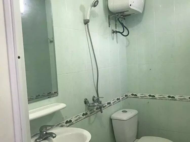 Cong Khanh Hotel   Hostel