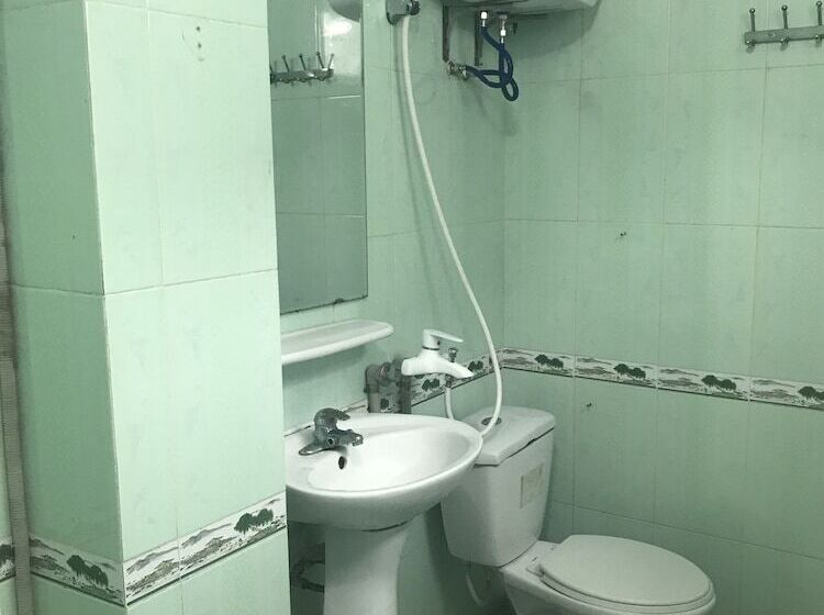 Cong Khanh Hotel Hostel