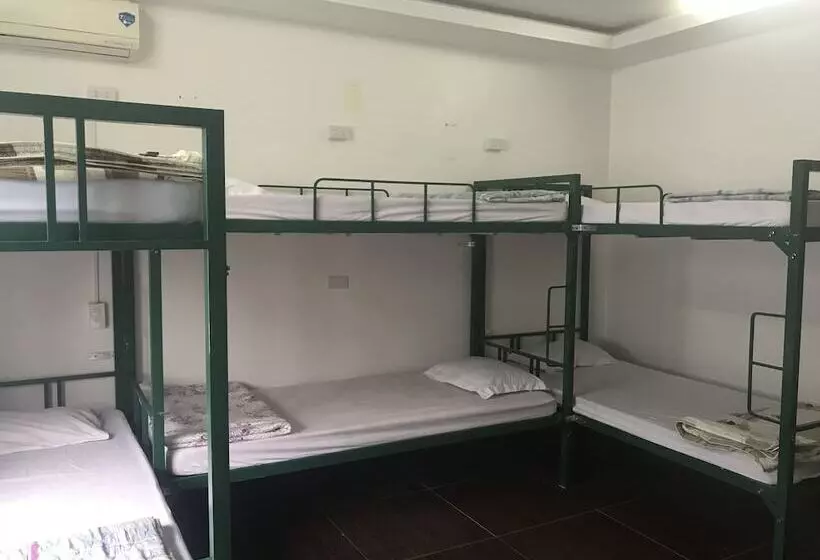 Cong Khanh Hotel   Hostel