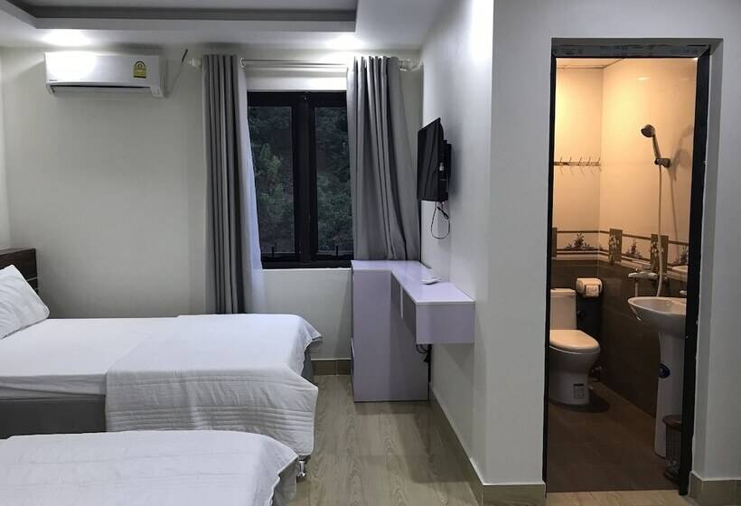Cong Khanh Hotel Hostel