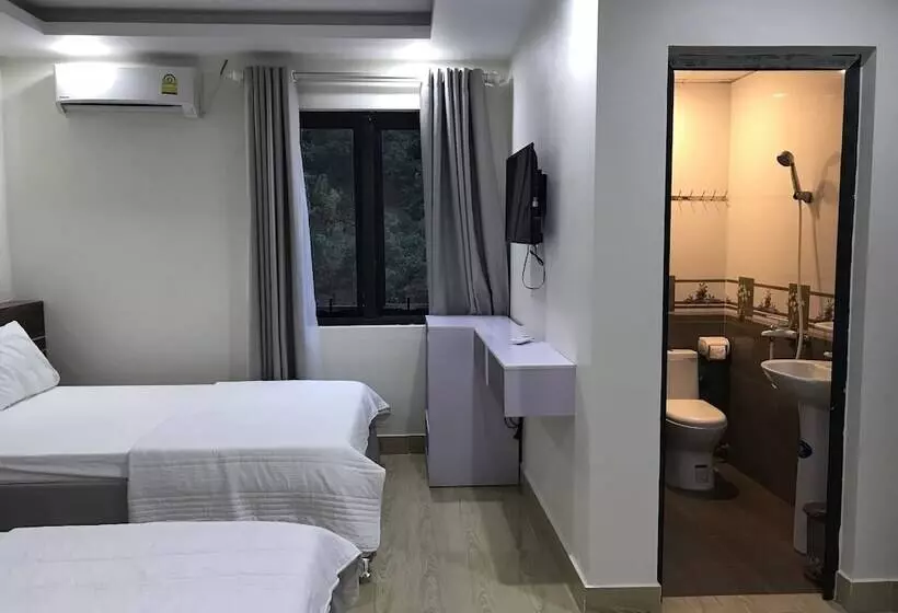 Cong Khanh Hotel   Hostel