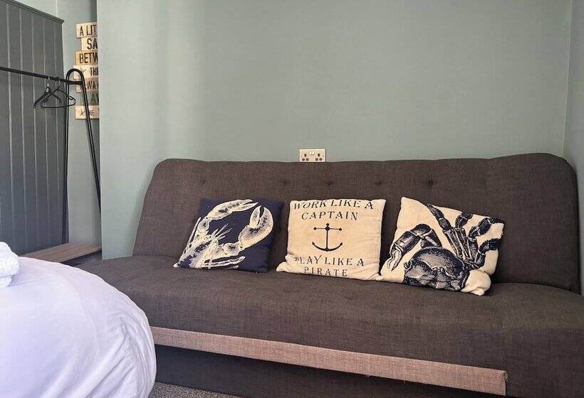 בית מלון כפרי The Golden Lion