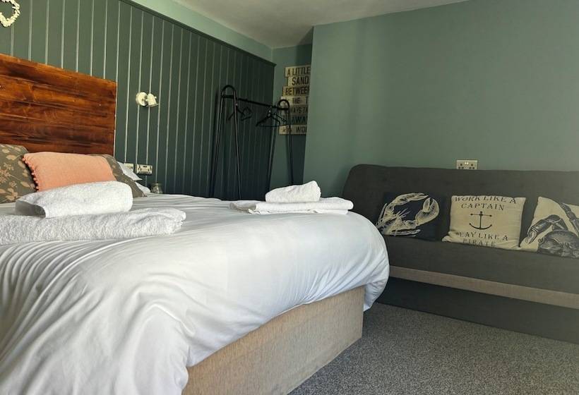 בית מלון כפרי The Golden Lion