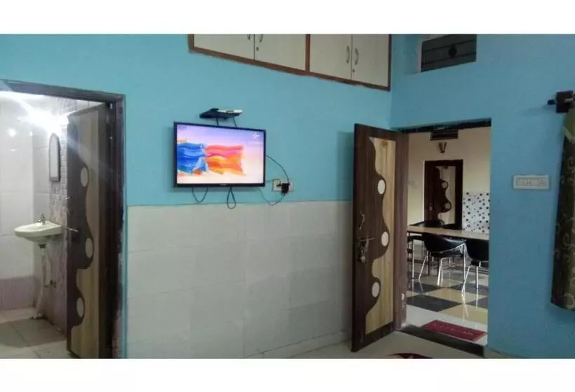 ホテル Well Furnished Rooms In Pushkar