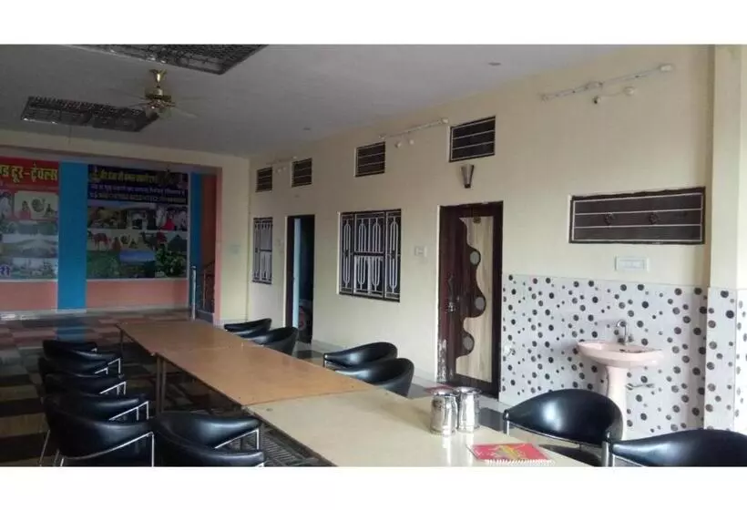 ホテル Well Furnished Rooms In Pushkar