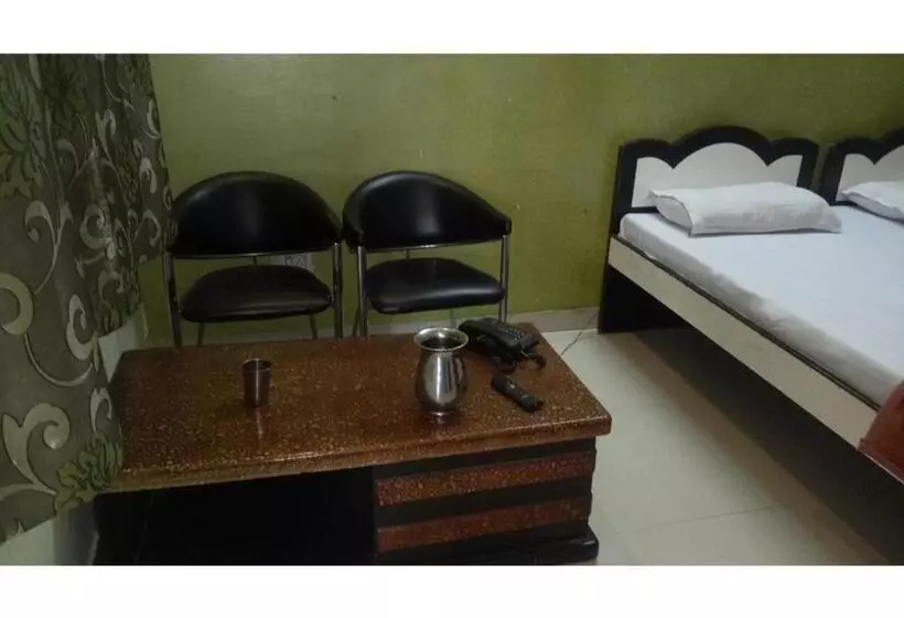 ホテル Well Furnished Rooms In Pushkar