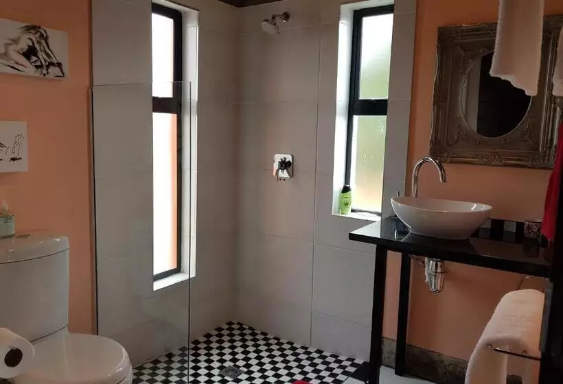 Majatalo Absolute Castillo